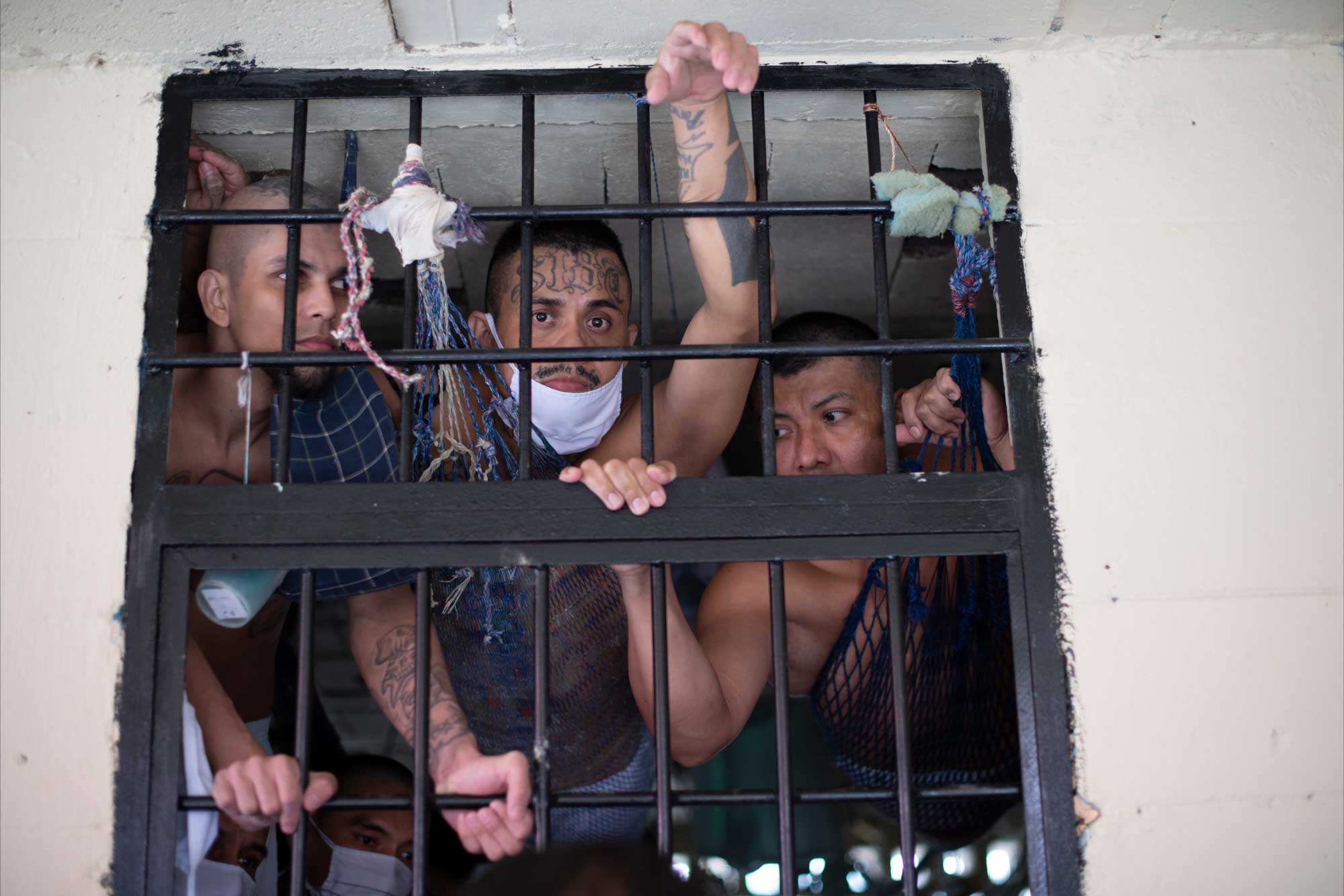 Тюрьме Кесальтепеке в Сальвадоре