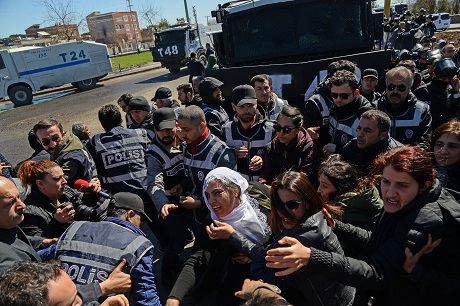 Clashes after Kurdish prisoner suicide in Turkish jail