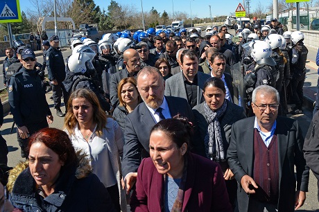 Clashes after Kurdish prisoner suicide in Turkish jail