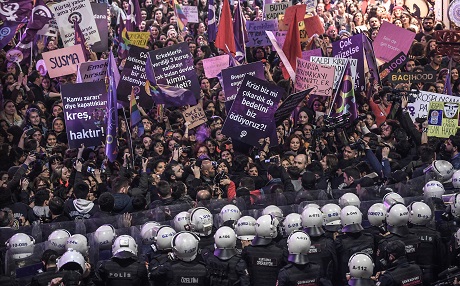 Istanbul police fire tear gas at banned women's day rally