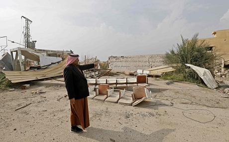 In eastern Syria, remnants of a crumbling ISIS 'caliphate'