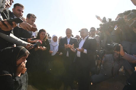 Iraqi president, UNAMI chief visit suspected Anfal mass grave