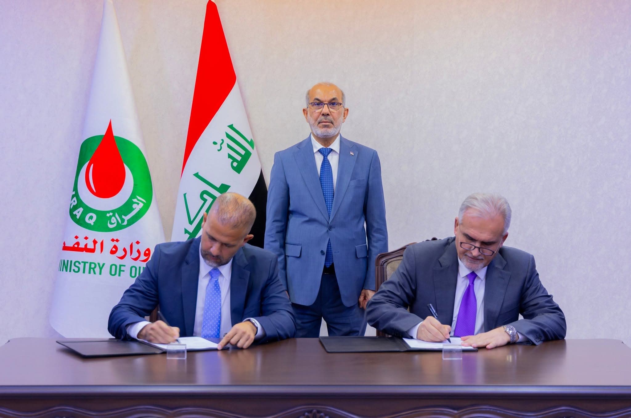 Iraq signs deal with Halliburton to expand two Basra oilfields