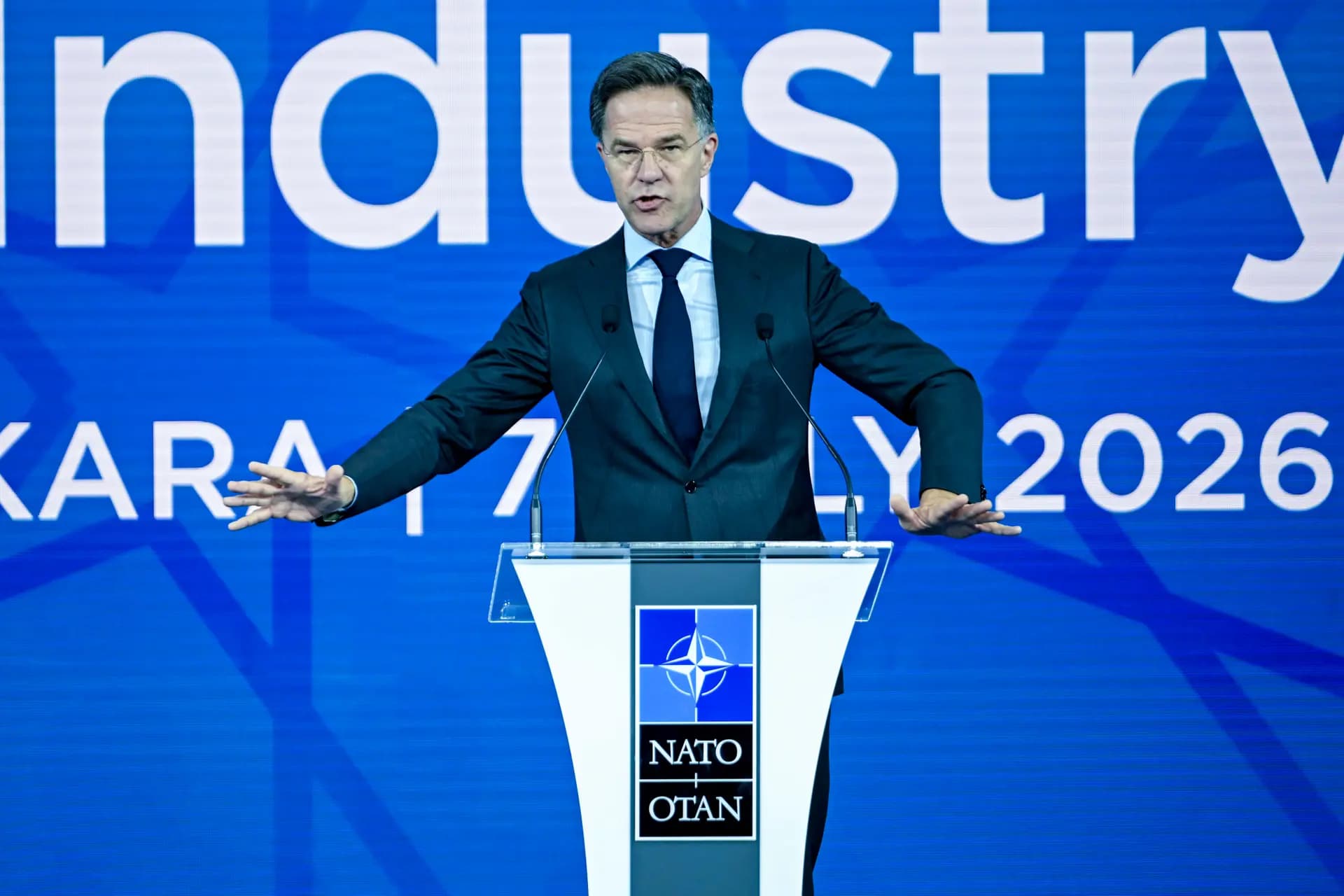 Rutte: Rûsya nîvê budceya xwe ji bo şer xerc dike