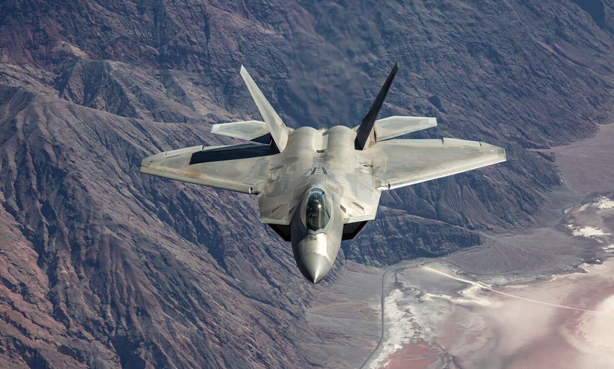 ABD'nin F-22 hayalet savaş uçakları İsrail'den ayrıldı