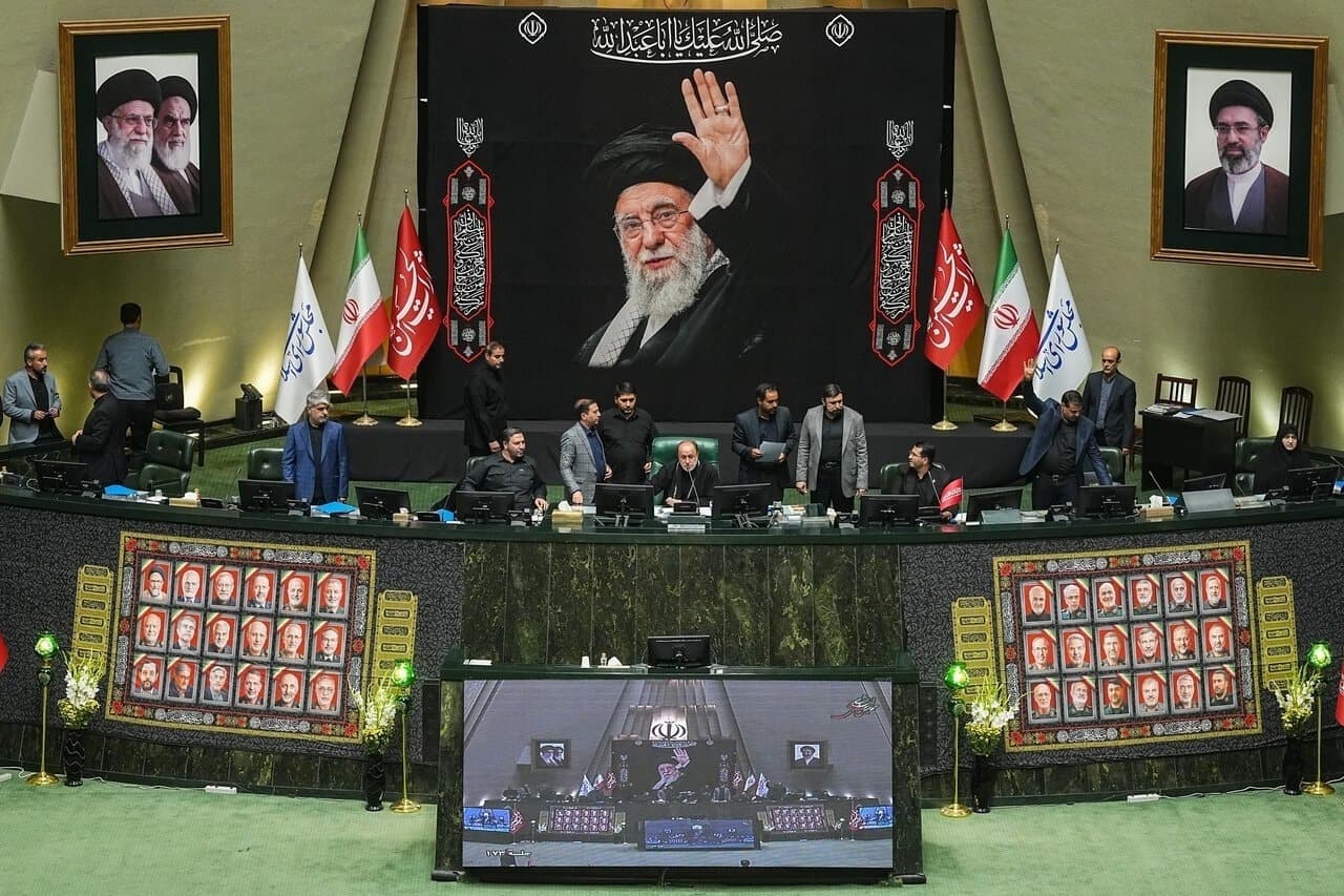 Iran parliament advances Strait of Hormuz bill amid sharp escalations with US