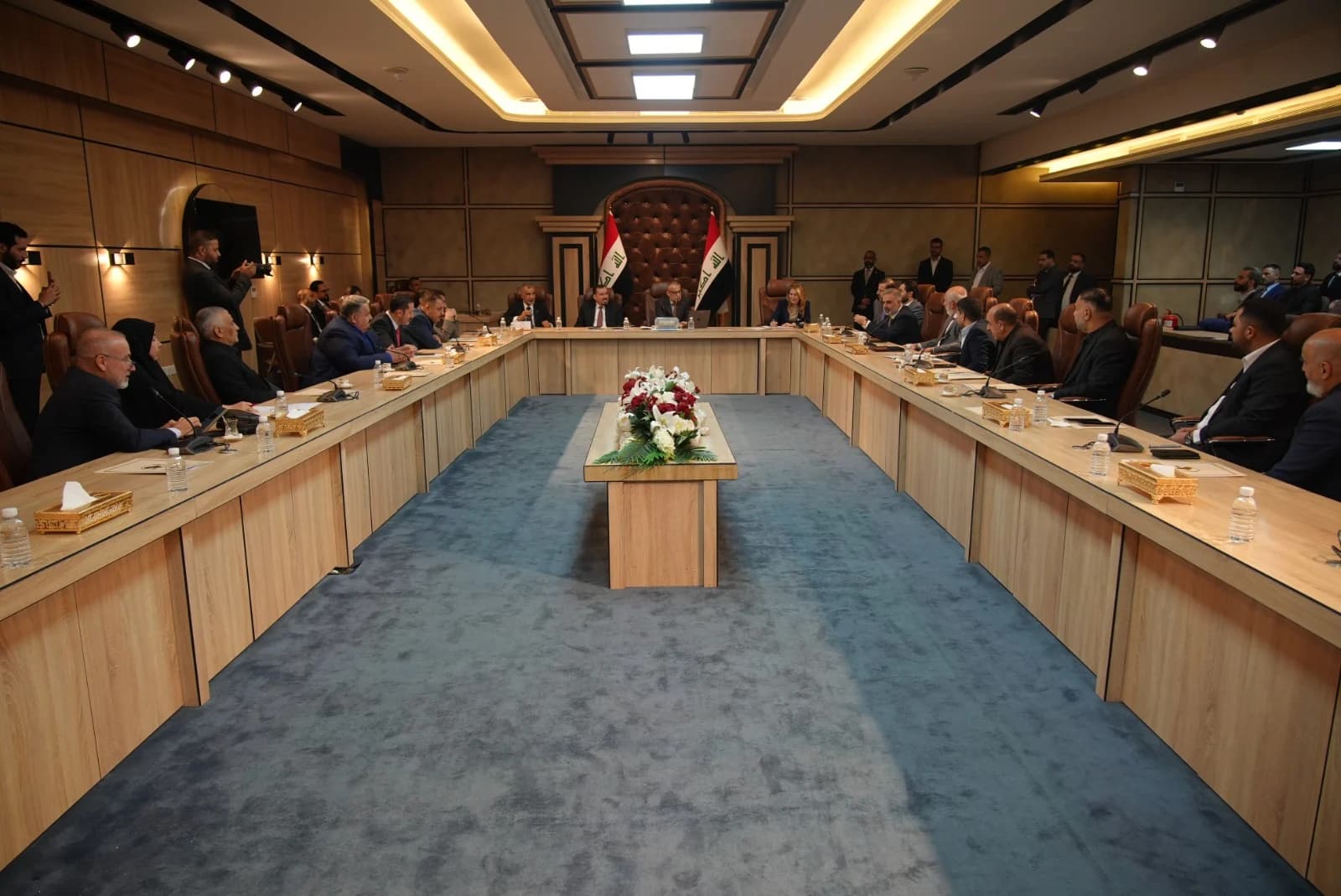 وەزیری دارایی عێراق رەشنووسی یاسای قەرز رادەستی پەرلەمان دەکات