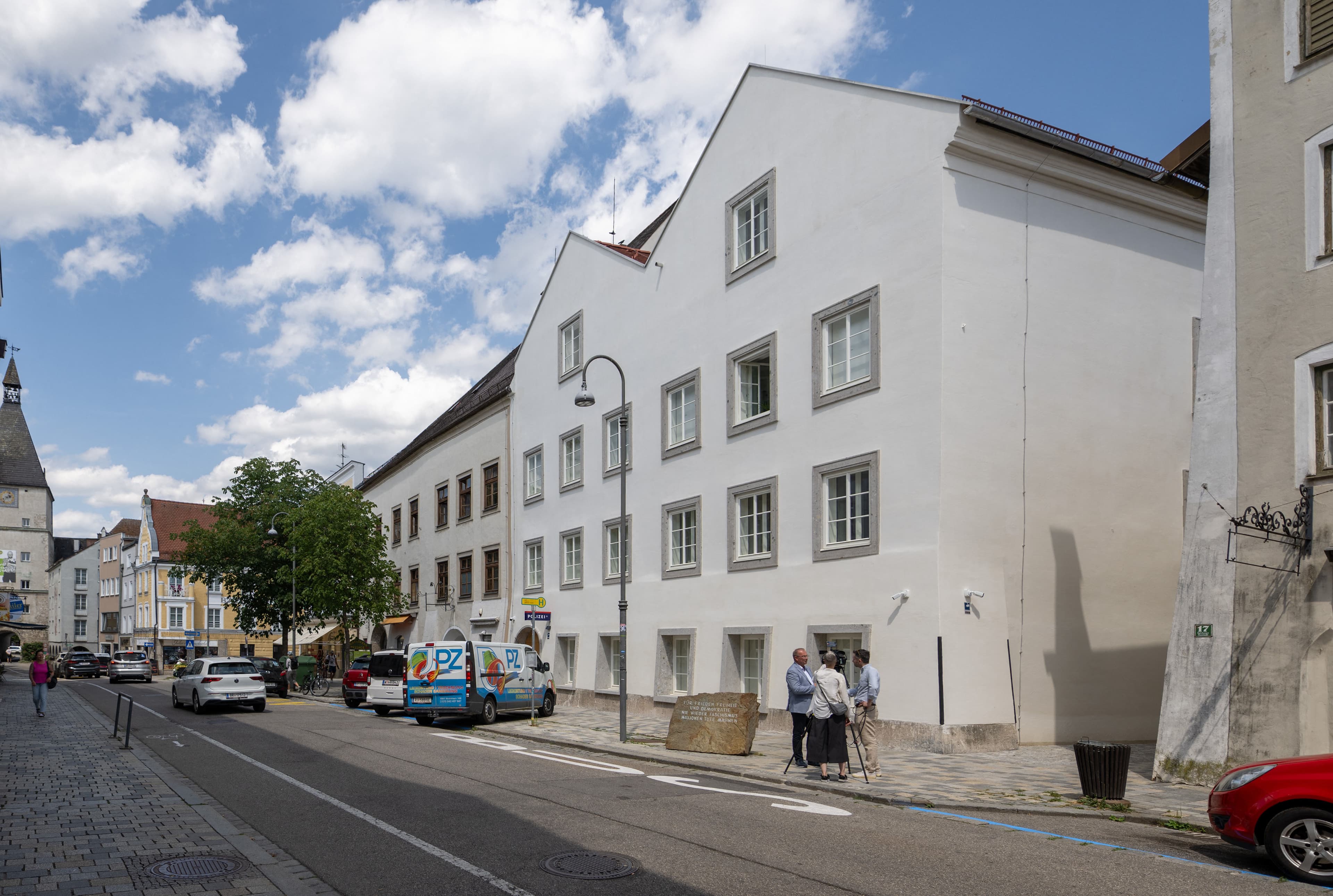 Hitler'in doğduğu ev polis karakoluna dönüştürüldü