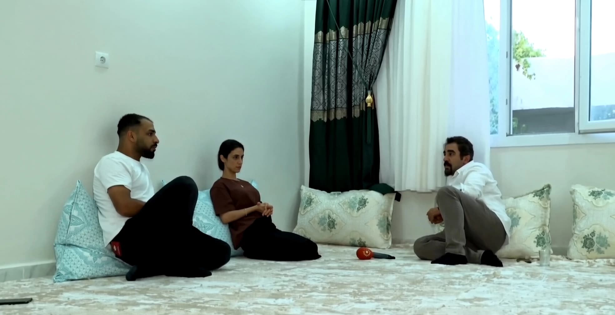 Almanyayê dê û bavekî Kurd dersînor kirin: 3 zarokên wan jê standin