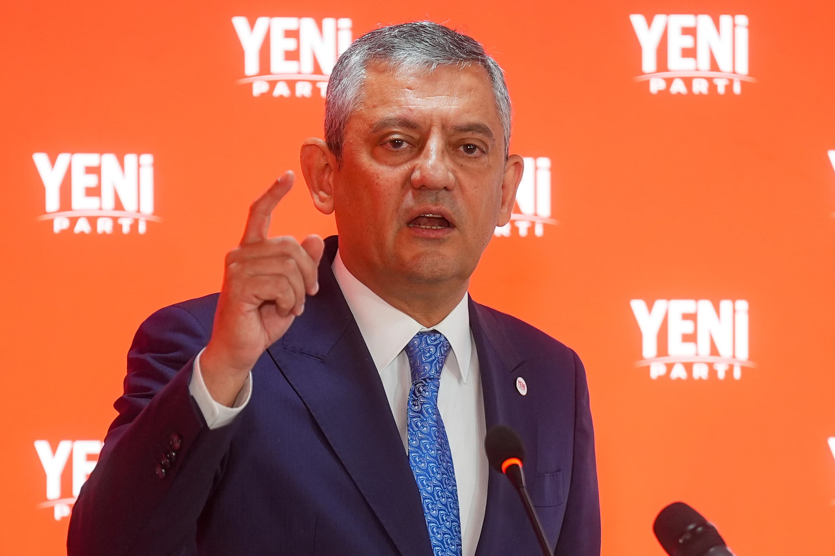 Özgür Özel’den iktidara köprü ve otoyol tepkisi: Altın yumurtlayan tavuğu kesiyorlar