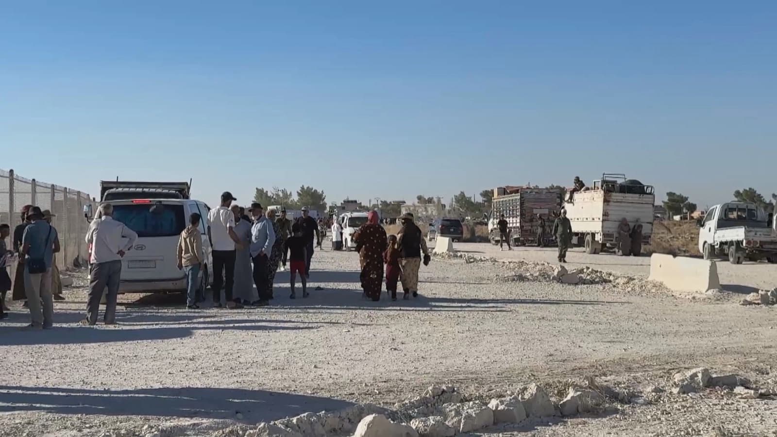 Second convoy of Kurdish displaced families returns to Sari Kani