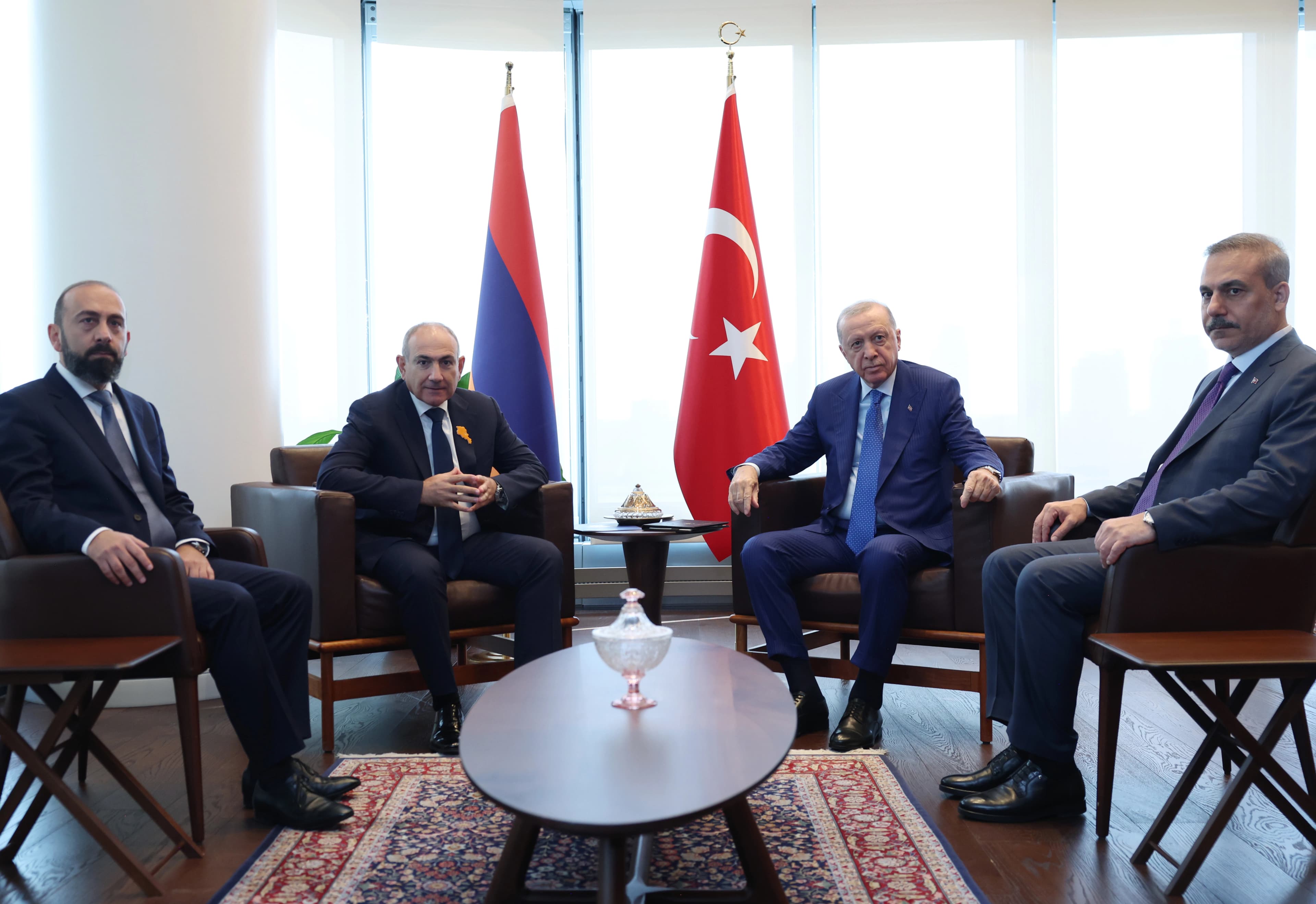 Erdoğan, Ermenistan Başbakanı Paşinyan'ı kabul etti