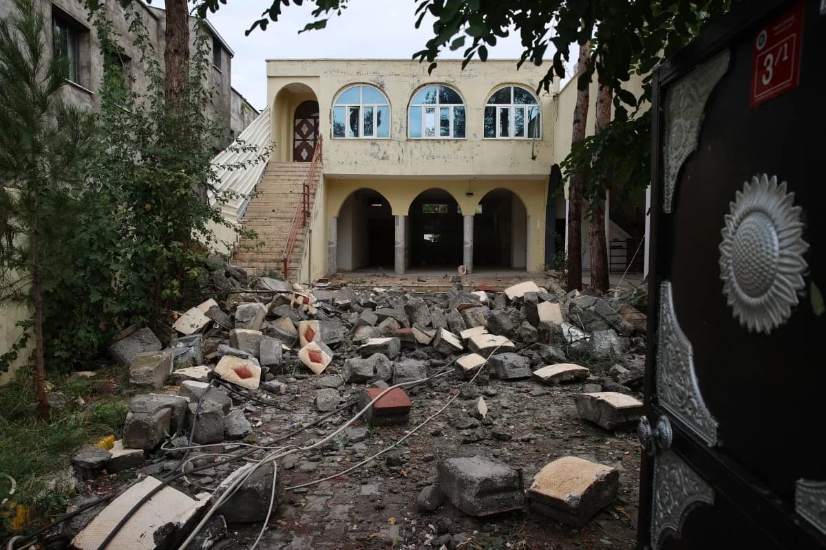 Li Amedê bahozeke bihêz rabû: Minare hilweşiya