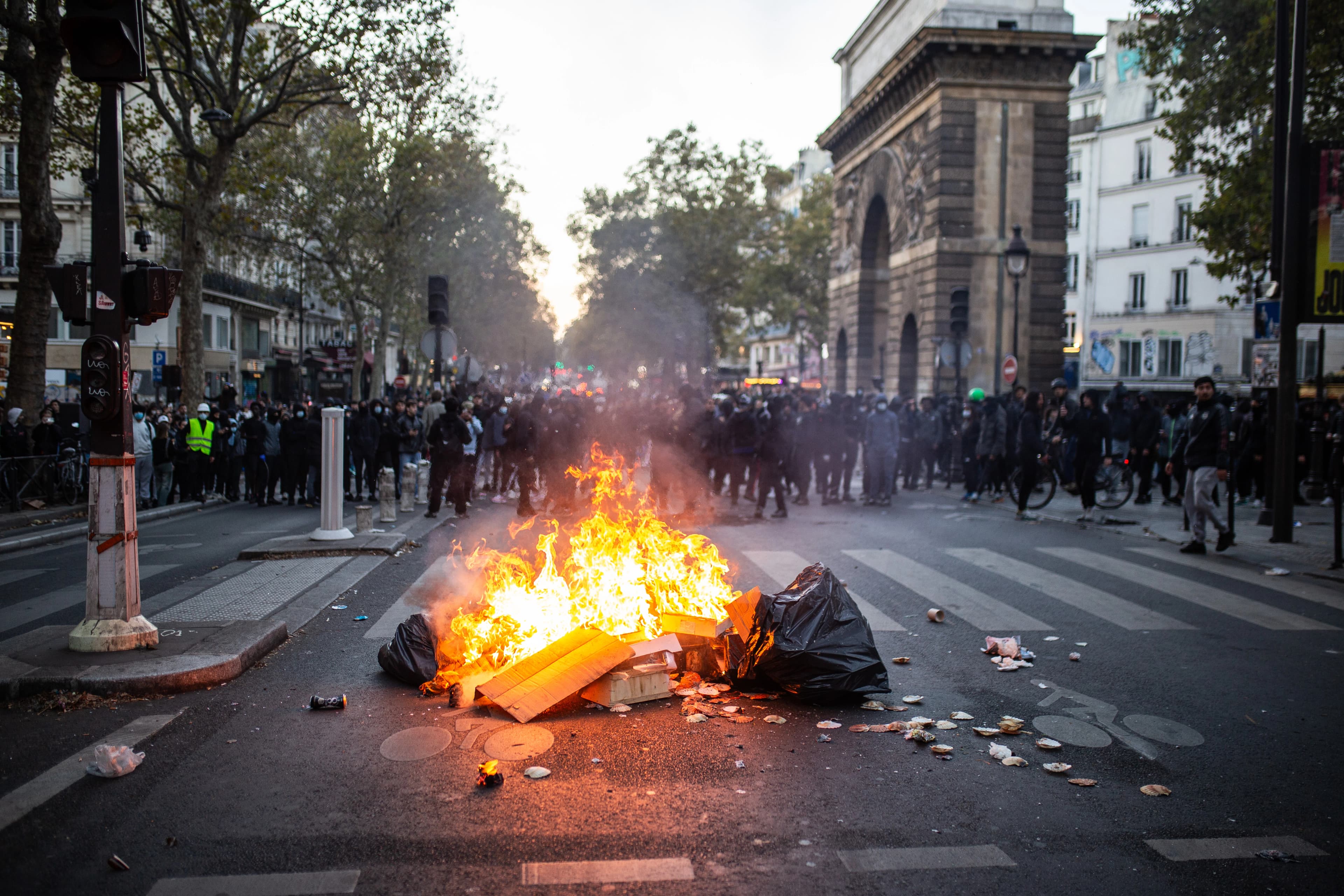 Fransa’da protesto krizi: İçişleri Bakanı istifa etti, Macron reddetti
