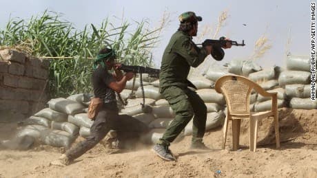 Fighters from Shiite Hashd Shaabi fighting against IS militants in Iraqi province of Anbar. Photo: AP