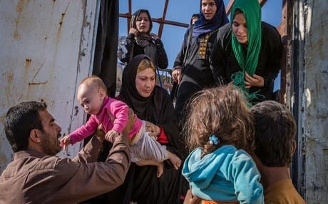 Displaced Iraqis from Gogjali, on the eastern edge of Mosul, arrive at Hasansham camp. Photo: Ivor Prickett/UNHCR