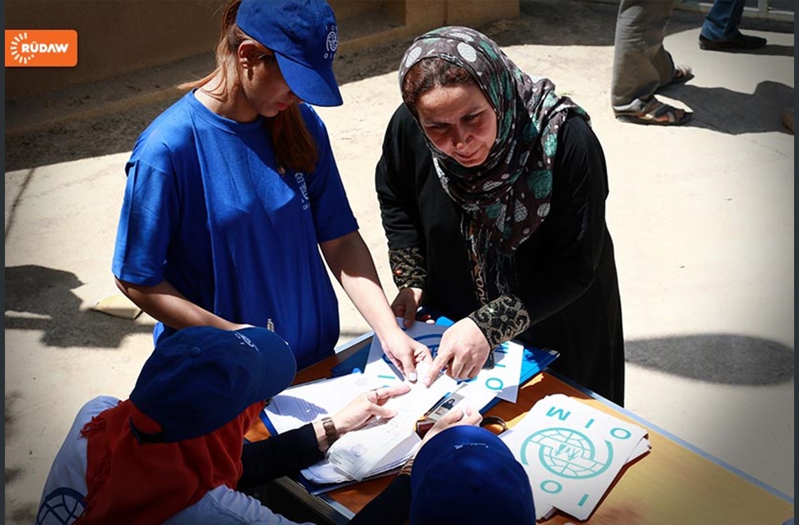 بەڕێوەبەری رێکخراوی کۆچ و کۆچبەران یارمەتی بەسەر ئاوارەکانی موسڵ دابەشدەکات 13