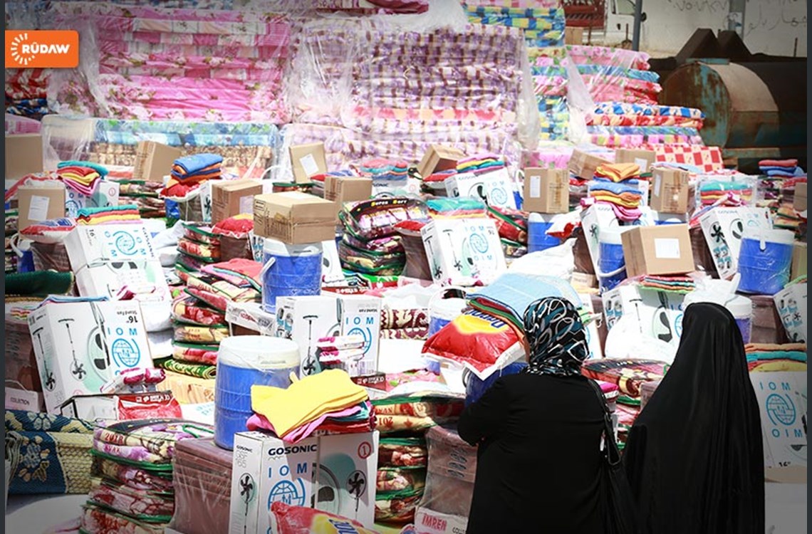 بەڕێوەبەری رێکخراوی کۆچ و کۆچبەران یارمەتی بەسەر ئاوارەکانی موسڵ دابەشدەکات 4