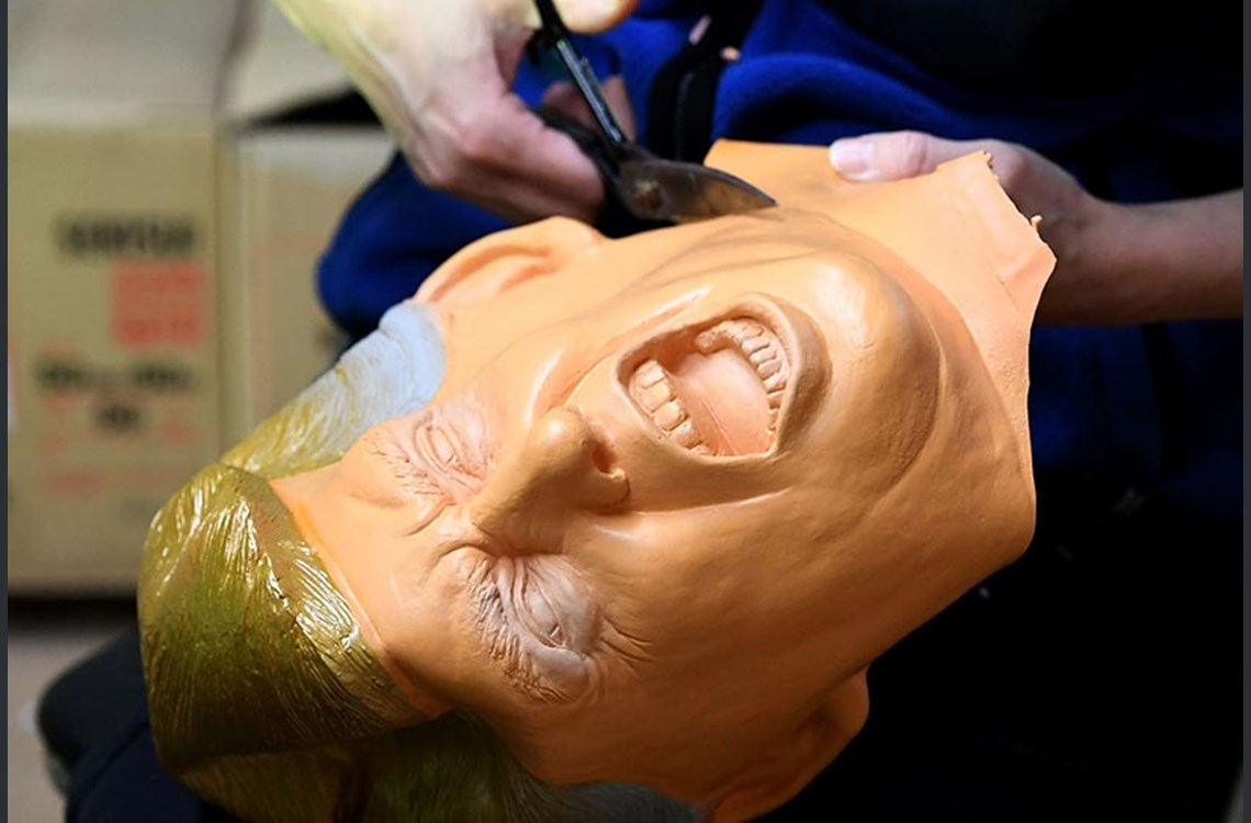 afp_trump_mask 1