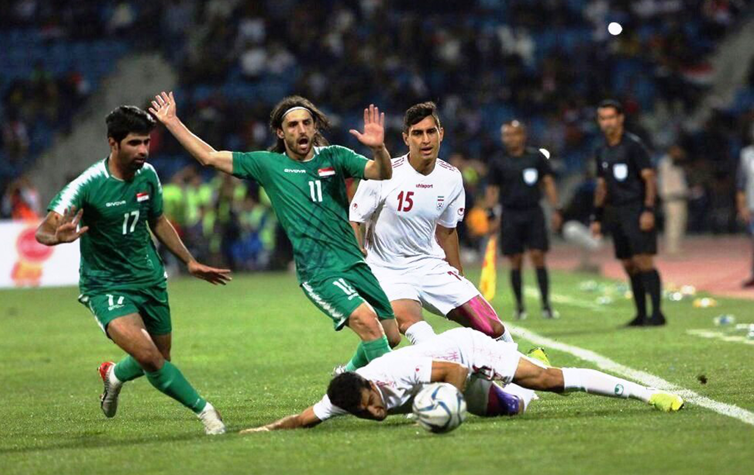 Indonesia vs iraq. Сборная Ирана по футболу 2006. Футбол Ирак 1 лига. Офсайд 2006 Иран. Иран Ирак футбол.