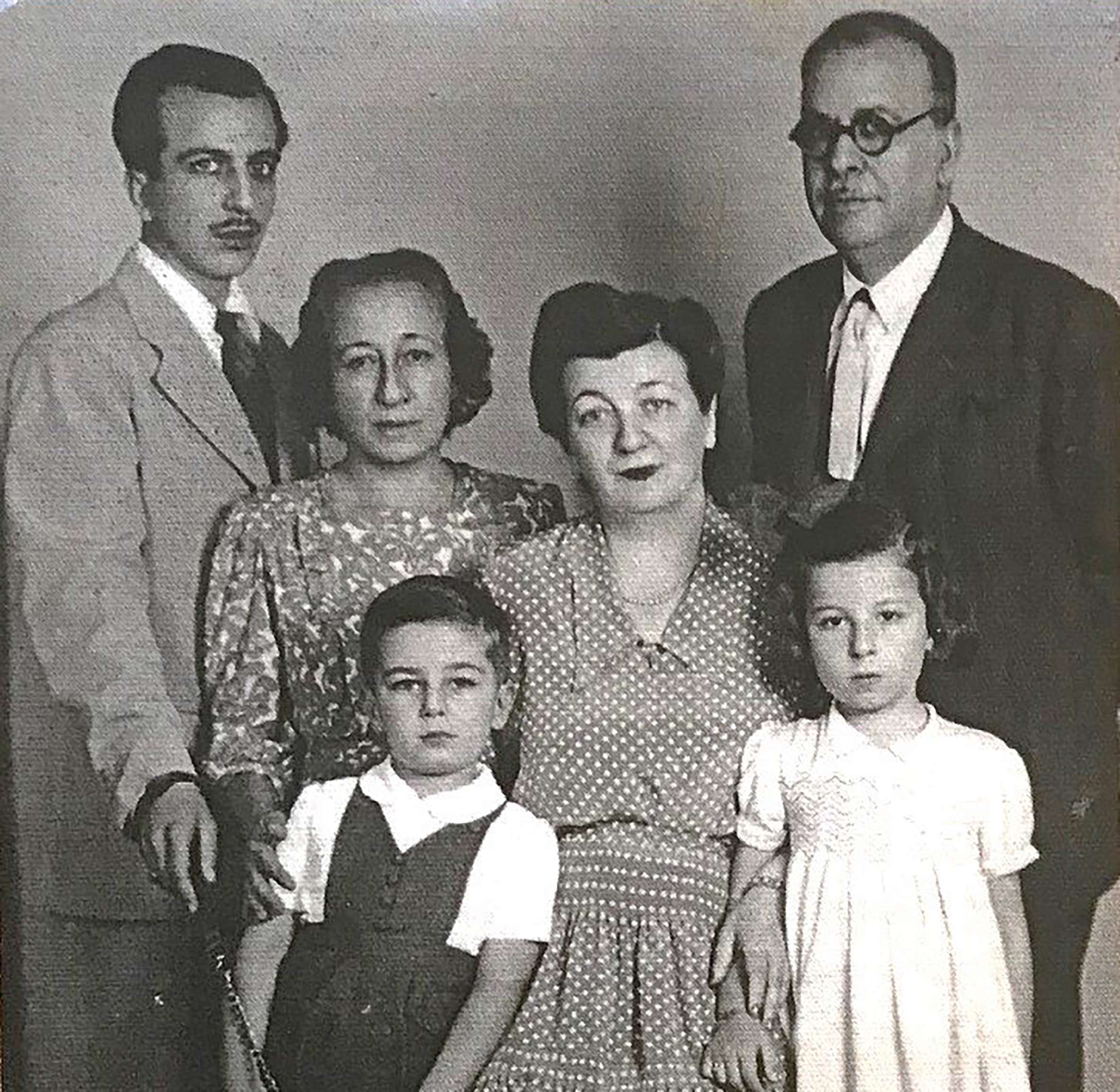 Dr. Şükrü Mehmed Sekban'ın aile resmi (ji Arşîva Rohat Alakom)