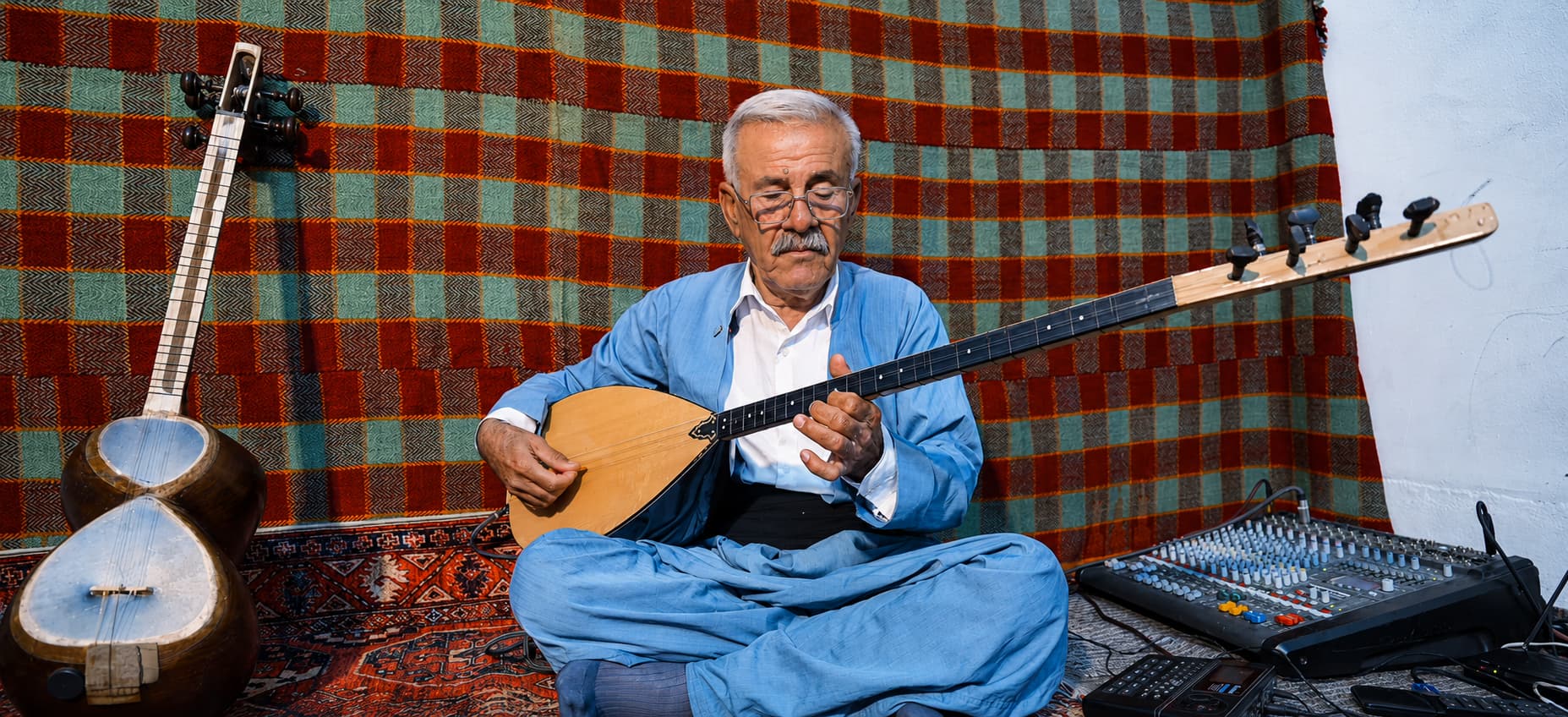 سازژەنە تایبەتەکەی حەسەن سیساوەیی 50 ساڵە ساز دەژەنێت