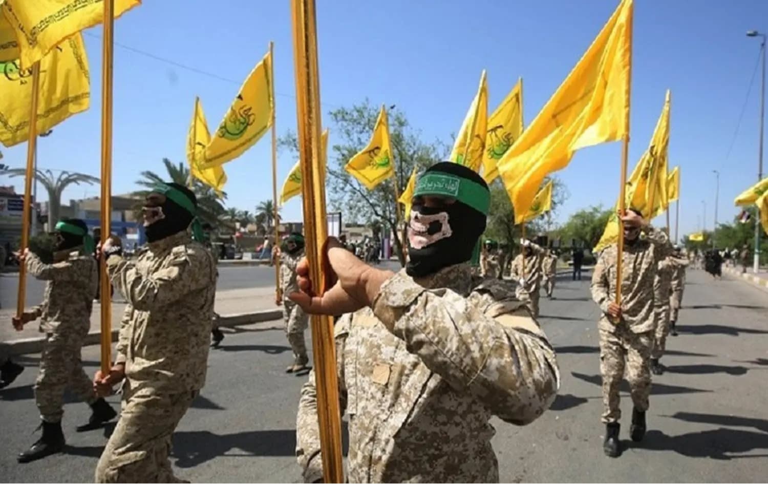 چەکدارانی بزووتنەوەی نوجەبا لەکاتی نمایشدا.