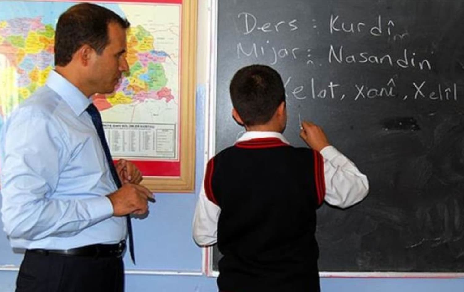 مامۆستایانی کوردی لە باکووری کوردستان؛ لە بێکارییەوە بۆ ململانێ لە بازاڕی ئۆنلاین دا