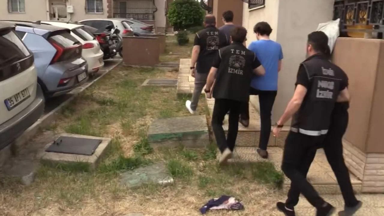 İzmir merkezli 12 ilde FETÖ operasyonu: 80 şüpheli gözaltına alındı