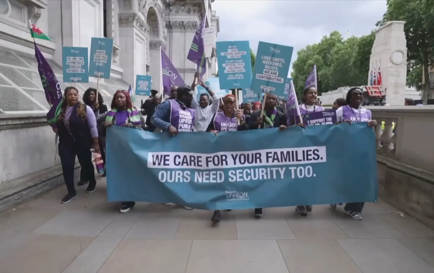 Londra’da yabancı işçi ve göçmenler hükümetin yeni bir kararını protesto etti