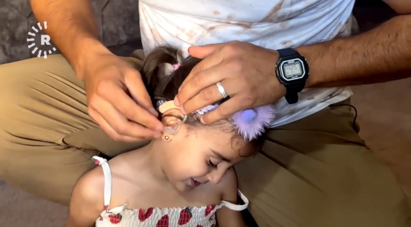 Rojavalı küçük Linda'nın sessiz dünyası: Ameliyat olmazsa ömür boyunca sağır kalacak