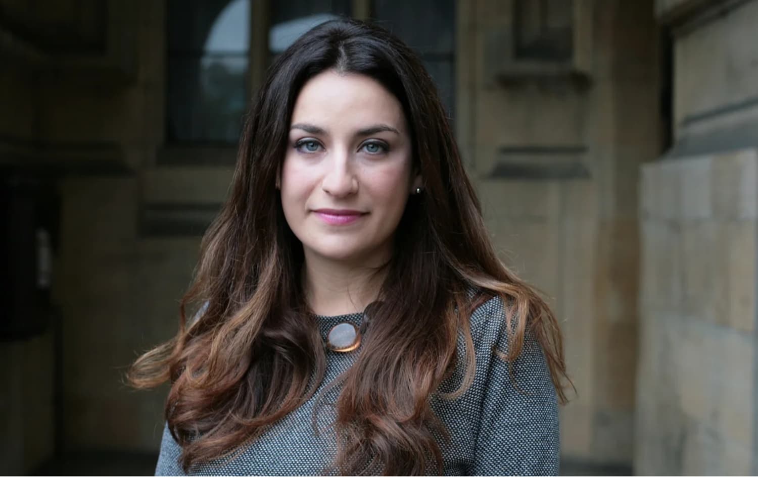 هاونیشتمانییەک لە بەریتانیا بە تۆمەتی دزیکردن لە ماڵی ئەندامێکی ئەنجوومەنی پیران دادگەیی دەکرێ