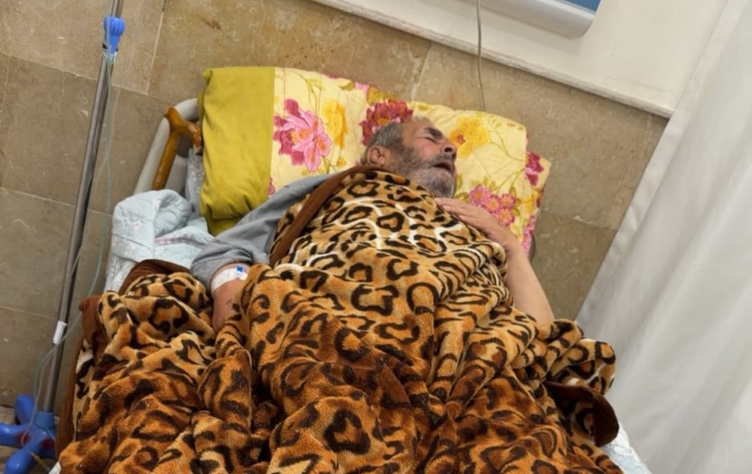 وێنەی مام عەزیز لە نەخۆشخانە