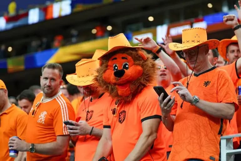مەترسی لەسەر یارییەکەی تونس و هۆڵەندا هەیە