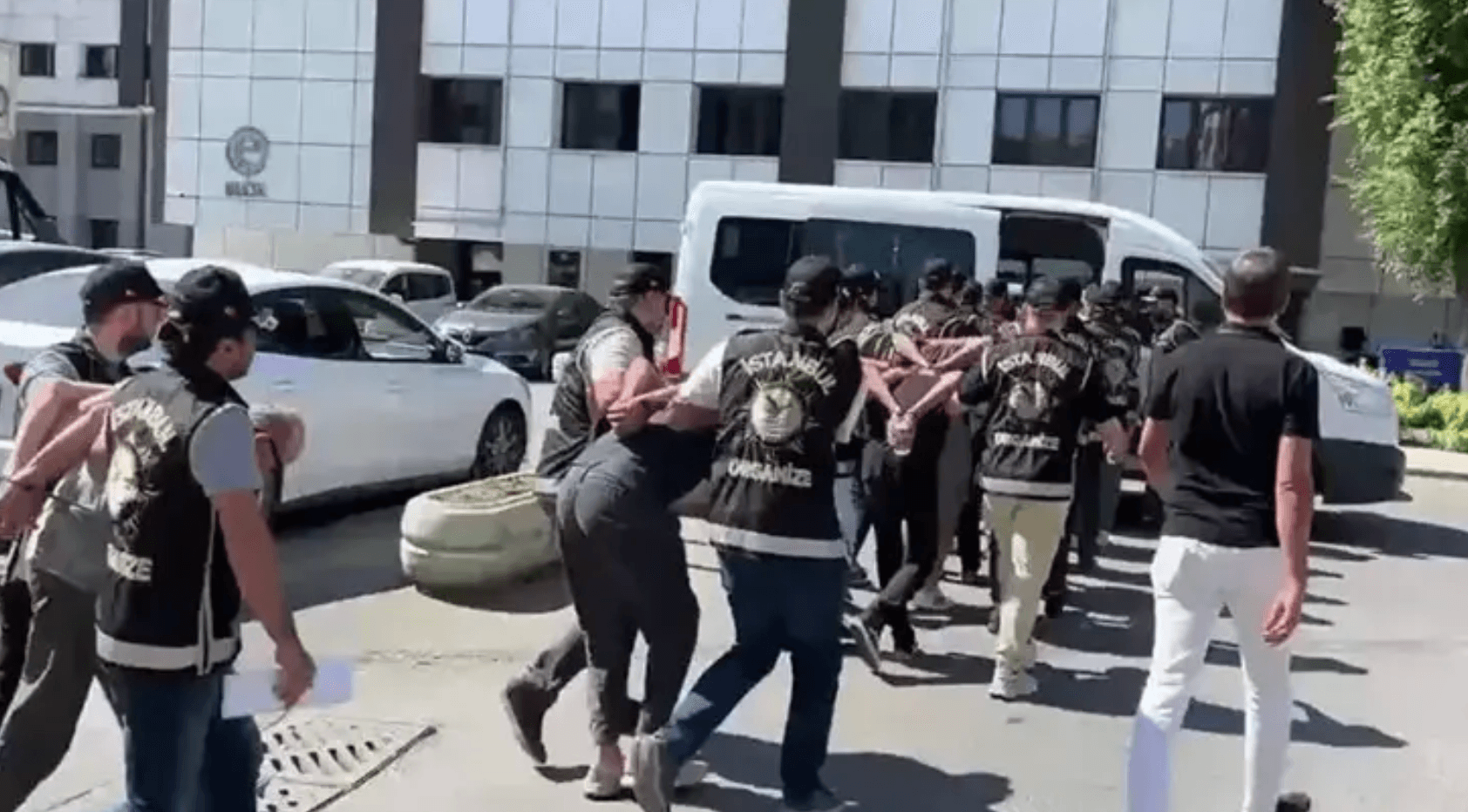 Bakan Gürlek: Sokak çetelerine yönelik 48 operasyonda 841 şüpheli hakkında işlem yapıldı