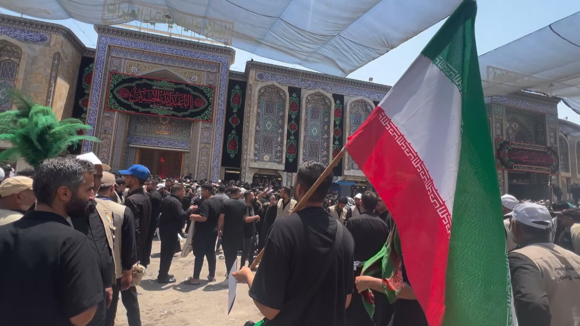 لە کەربەلاوە بۆ واشنتن و تاران؛ ملیۆنان زیارەتکار نزای راگرتنی شەڕ دەکەن