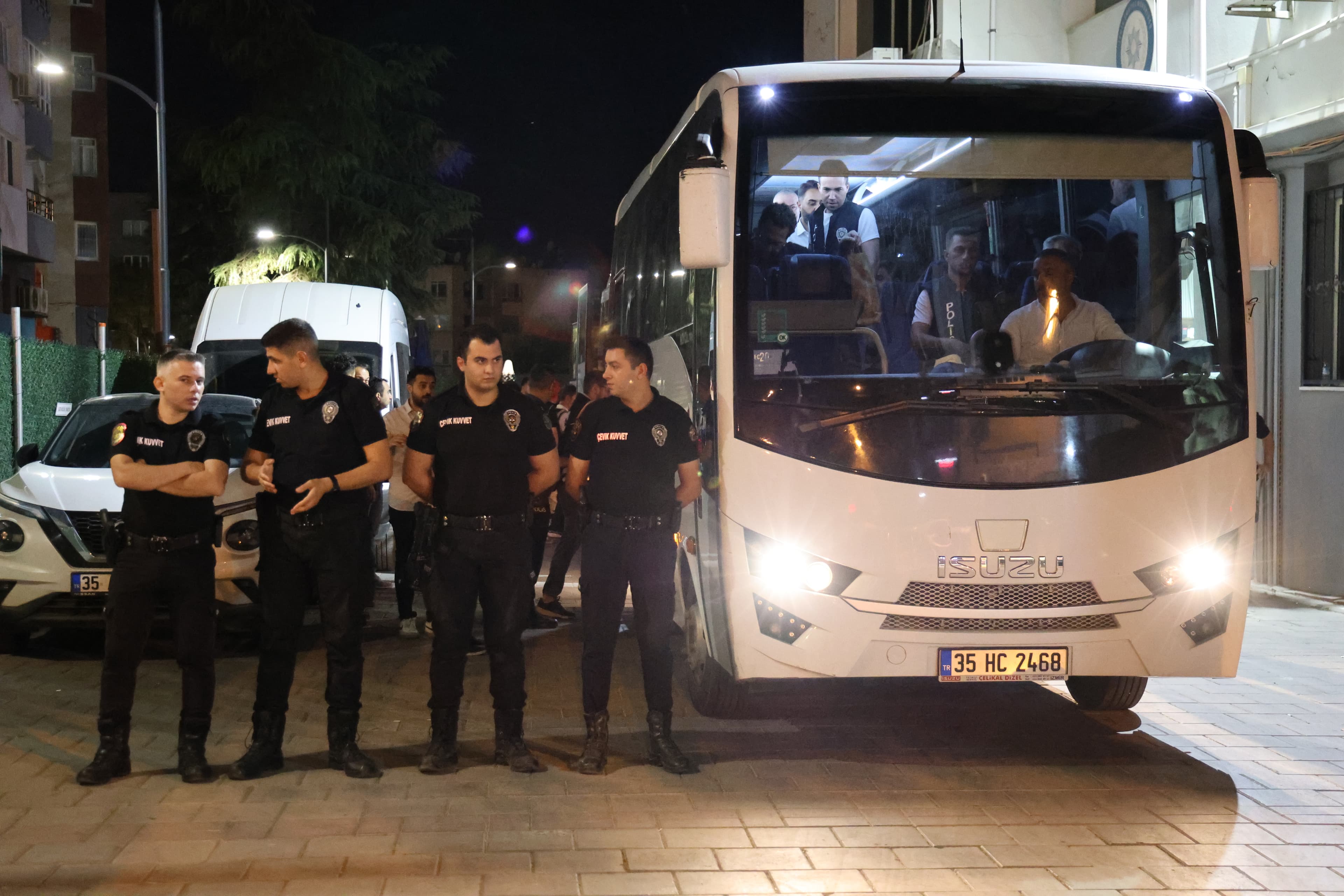 Gözaltına alınan Seferihisar Belediyesi Belediye Başkanı Yetişkin adliyede