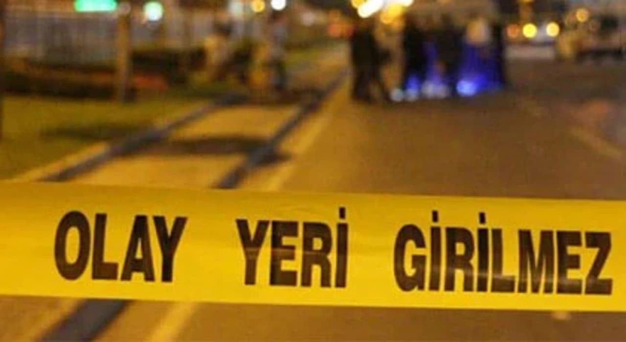 ANKARA - Aracında bekleyen kadının aracına binerek gasp etti