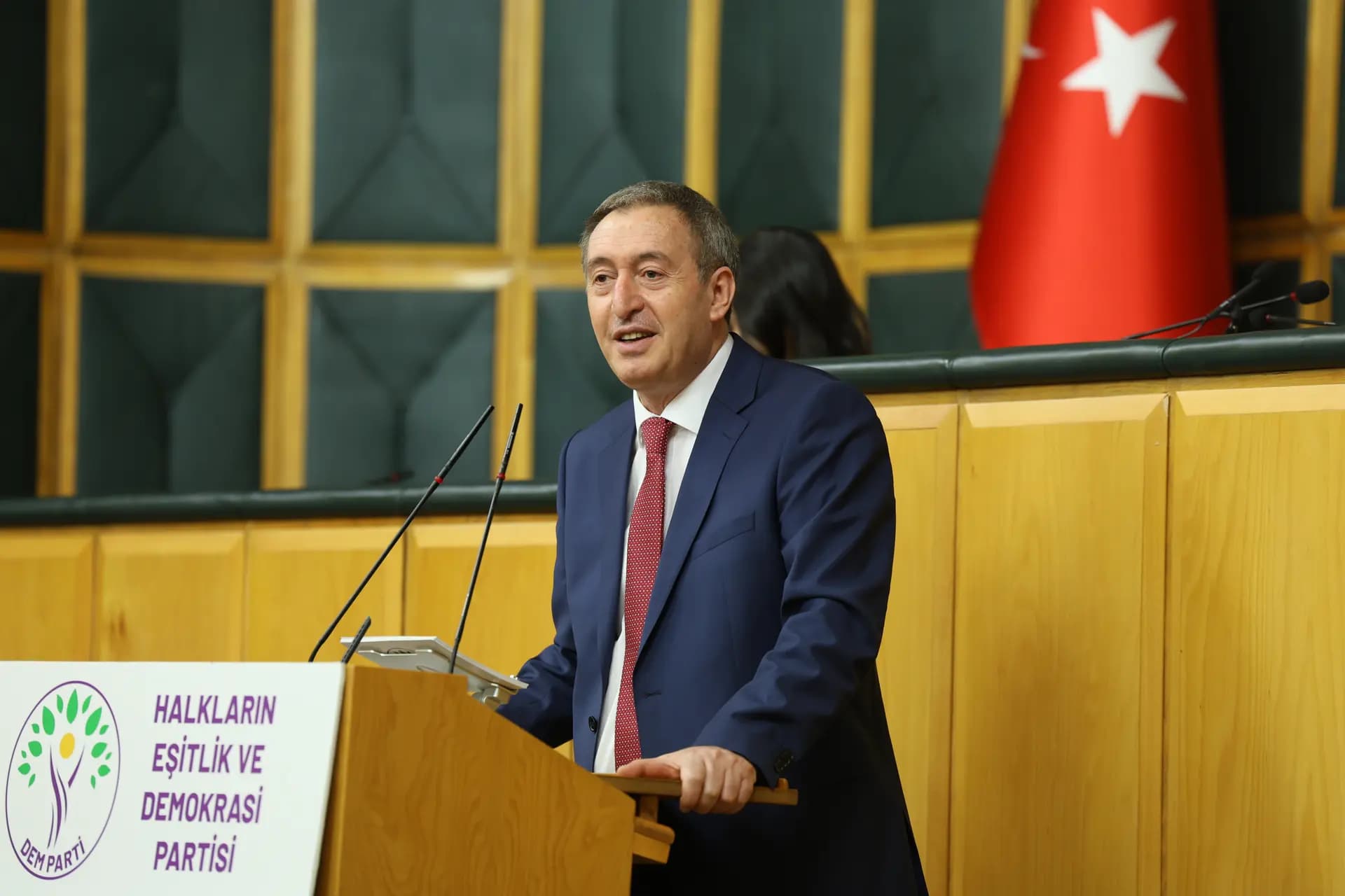 Bakirhan: Divê yasaya pêvajoyê neyê bipaşxistin û berî payîzê were Parlamentoyê