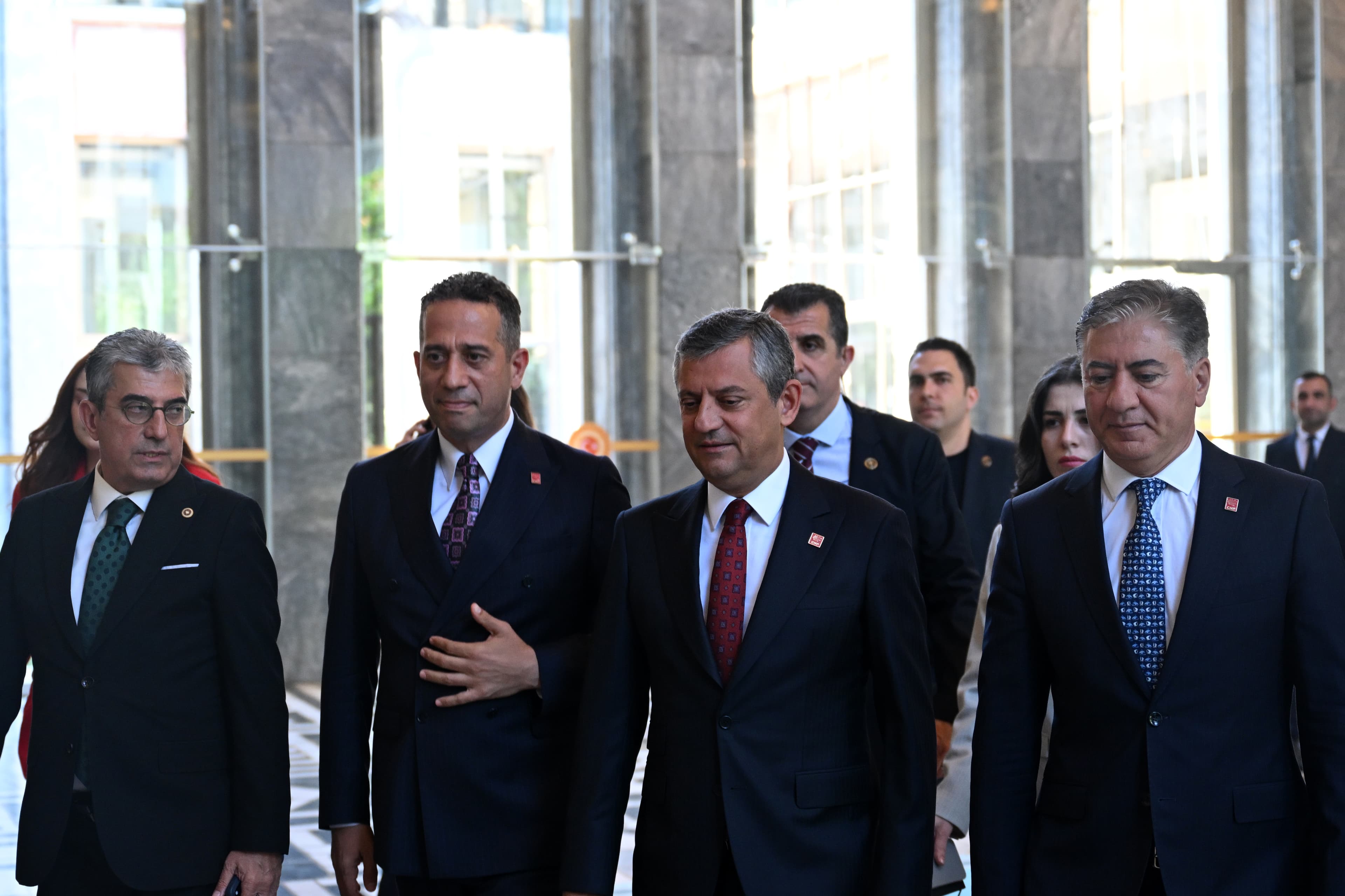 Özgür Özel ve ekibi yeni parti kuracak mı? Detaylar netleşmeye başladı