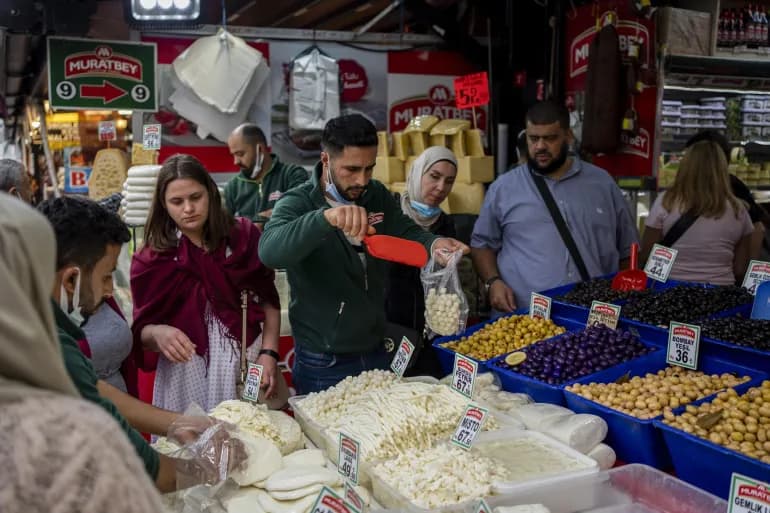 ناوەندی کامو- ئاڕ: لە تورکیا هێڵی هەژاری بۆ زیاتر لە 2484 دۆلار بەرزبووەوە