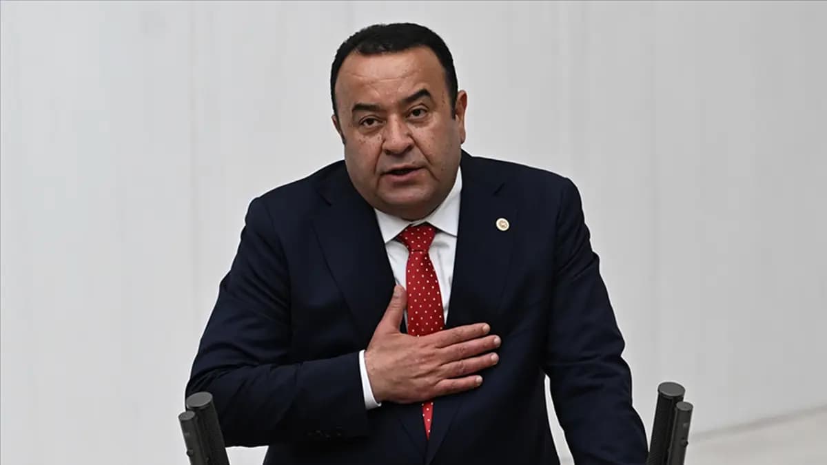 CHP Ankara Milletvekili Adnan Beker, parti üyeliğinden istifa etti