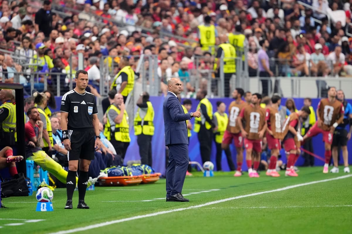 Görevden ayrılacağını açıklayan Roberto Martinez. / Foto: AA