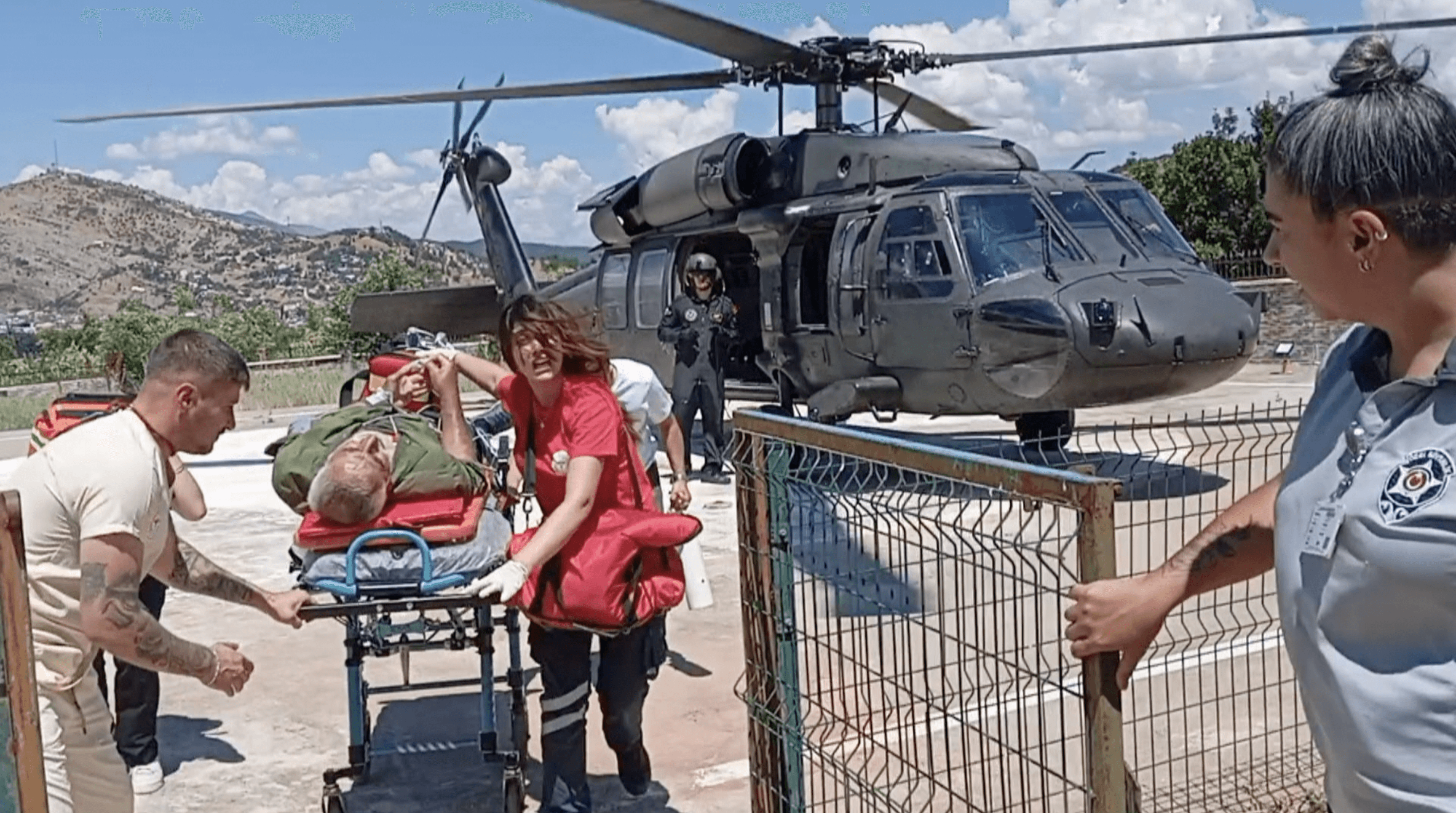 DERSİM- Engerek yılanı yazar Taş’ı ısırdı, helikopterle hastaneye kaldırıldı
