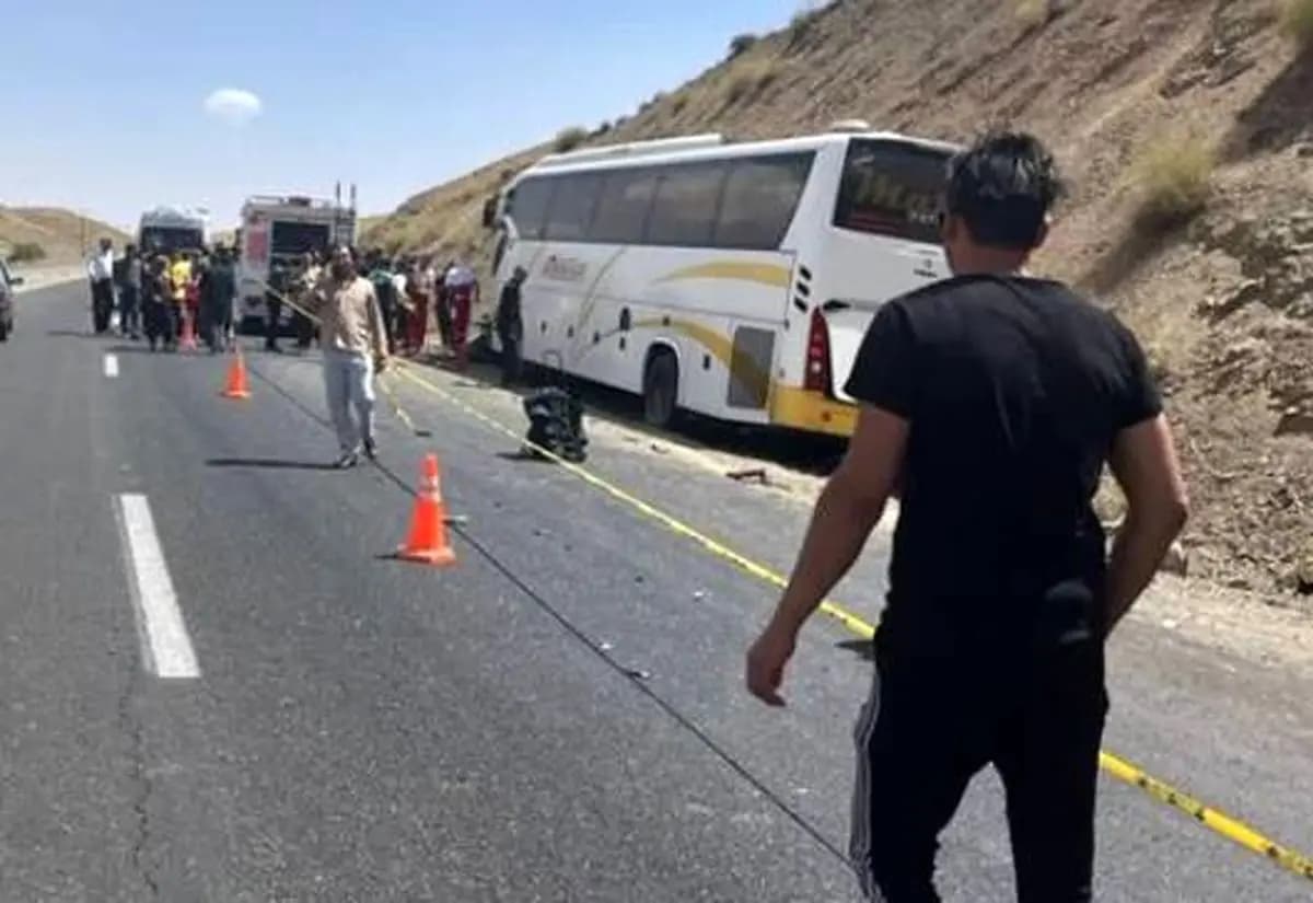 لە شارێکی ئێران دوو پاسی زیارەتکاران پێکیاندادا و 12 عێراقی بریندار بوون