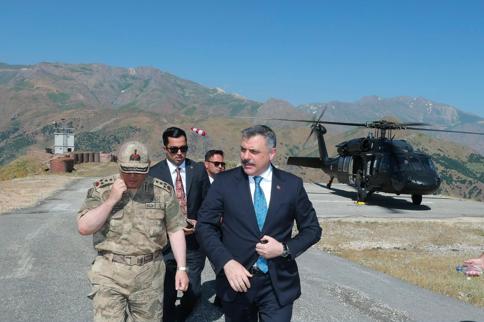 Bakan Çiftçi’den Hakkari'deki askeri üs bölgesinden ‘süreç’ mesajı