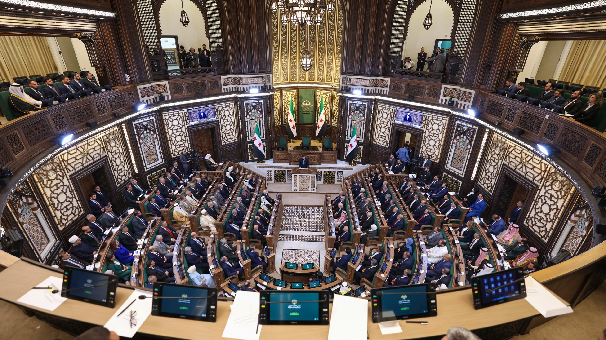 Suriye parlamentosu ilk oturumu yaptı