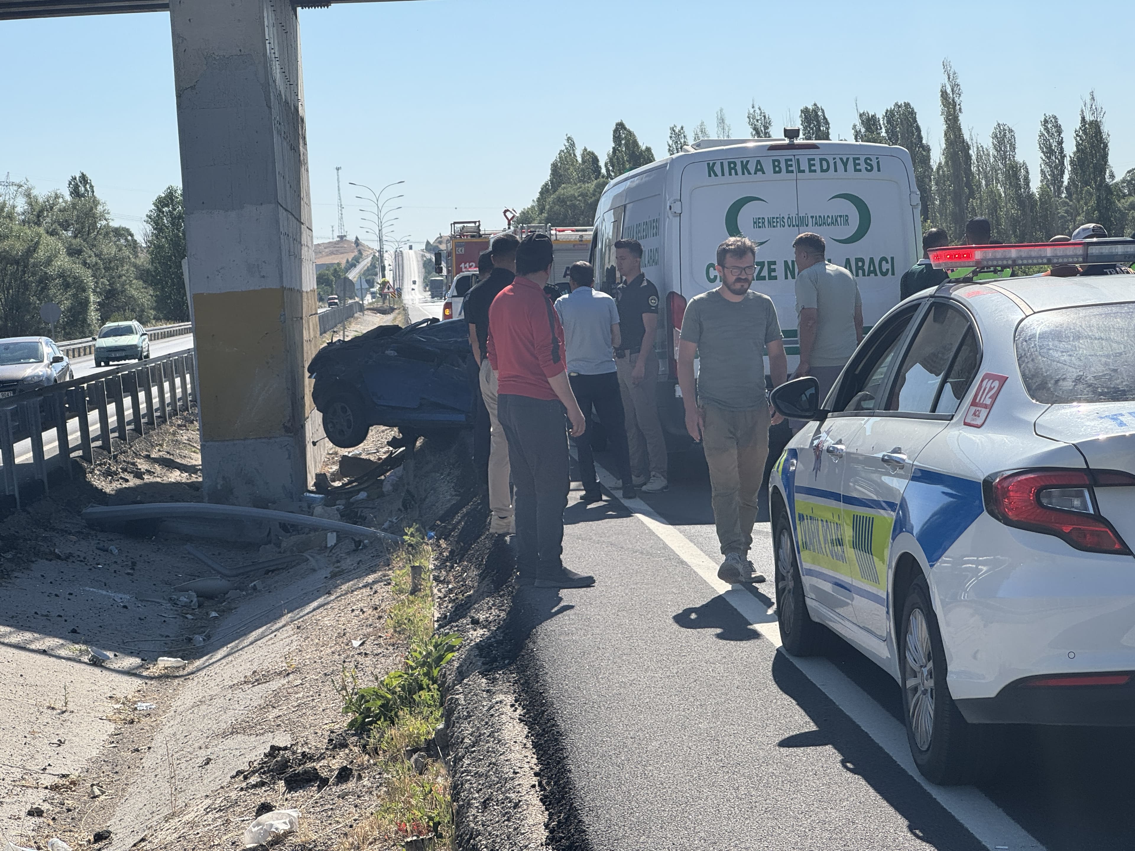 AFYONKARAHİSAR – Bir aile trafik kazasında yok oldu