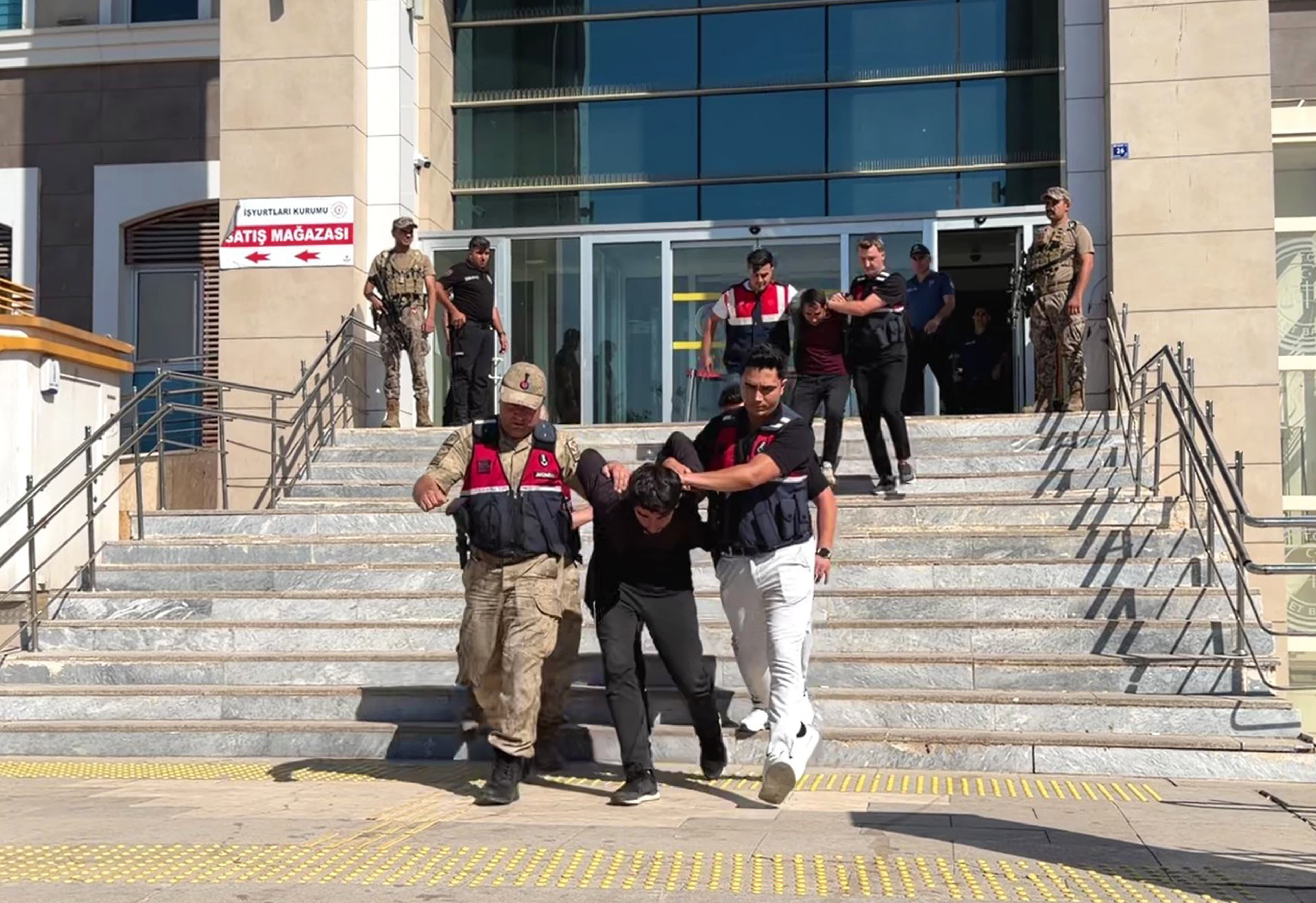 URFA – Alıkoyma ve cinsel saldırı soruşturmasında 14 kişi tutuklandı