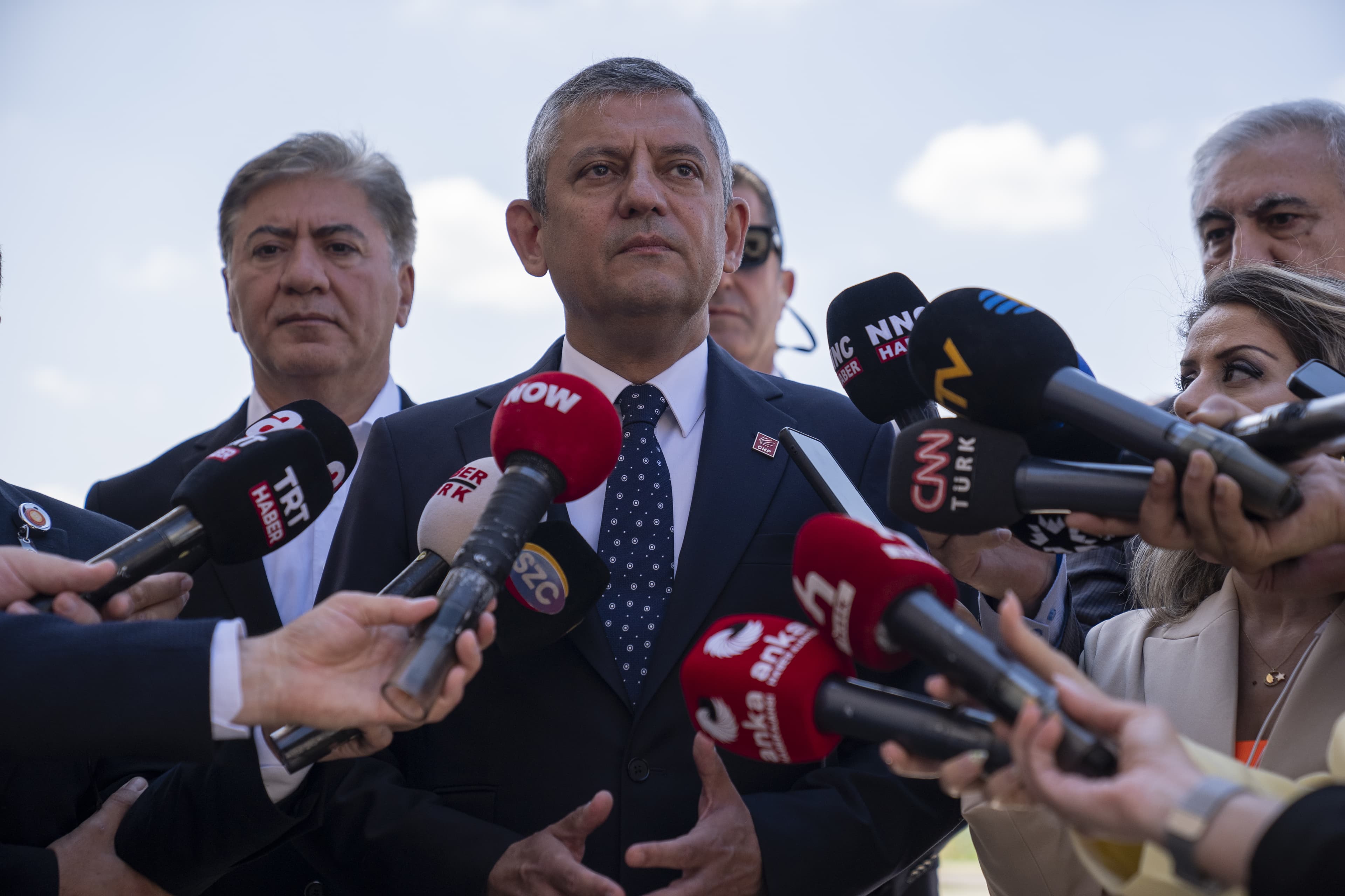 Özel'den ‘15 Temmuz’ yorumu: Bugün olsa aynı tutumda olurum, tiyatro miyatro değil, bal gibi darbe
